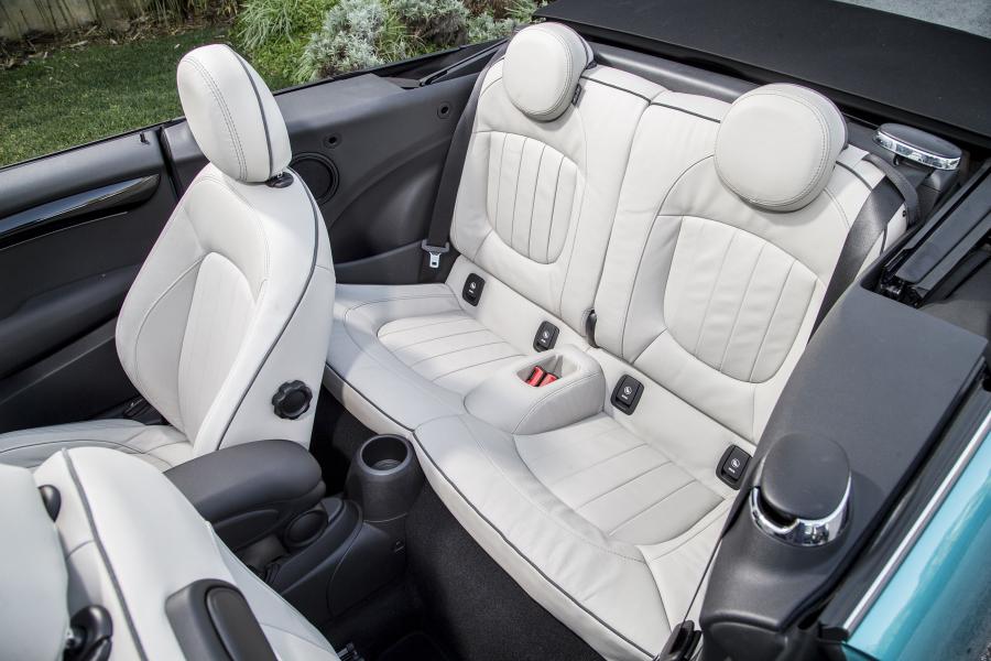  Mini Cooper Cabrio 2016 года  (UK) (фото 24 из 30)